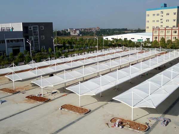 廣東省中材高新材料有限公司的充氣膜高爾夫球場：科技與美學的完美融合